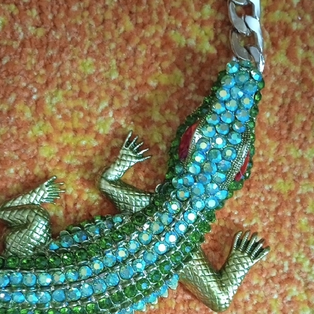 BriLove Sparkling Green Blue Reptile Pendant Necklace NWT